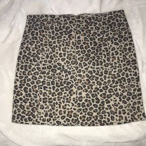 High waisted, fitted mini skirt